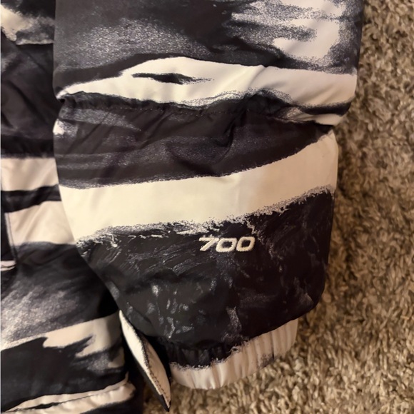 The North Face Monochrome Patterned Jacket - Picture 3 of 7